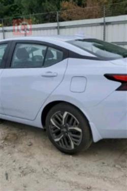 نيسان فيرسا